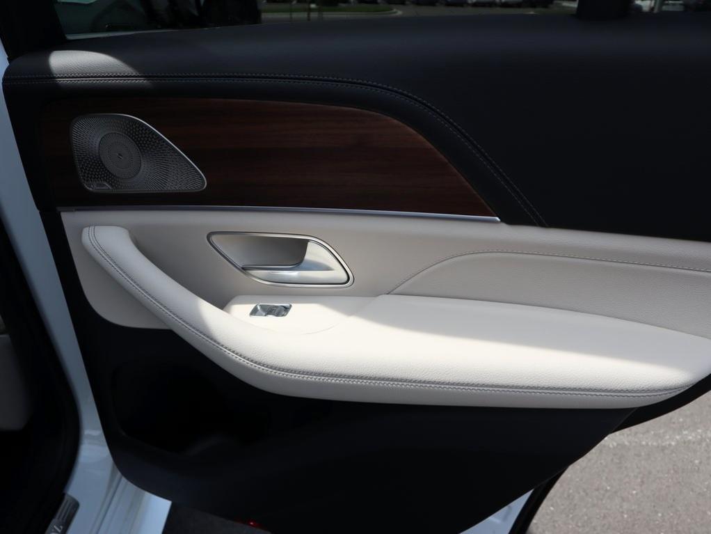 new 2026 Mercedes-Benz GLE 450 car, priced at $84,825