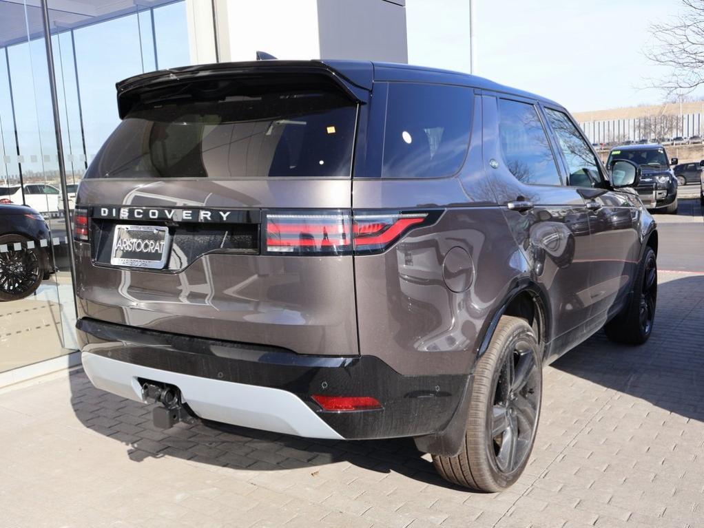 new 2025 Land Rover Discovery car, priced at $89,608