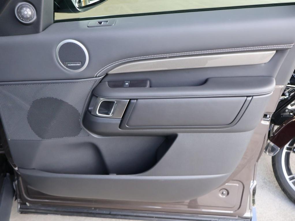 new 2025 Land Rover Discovery car, priced at $89,608