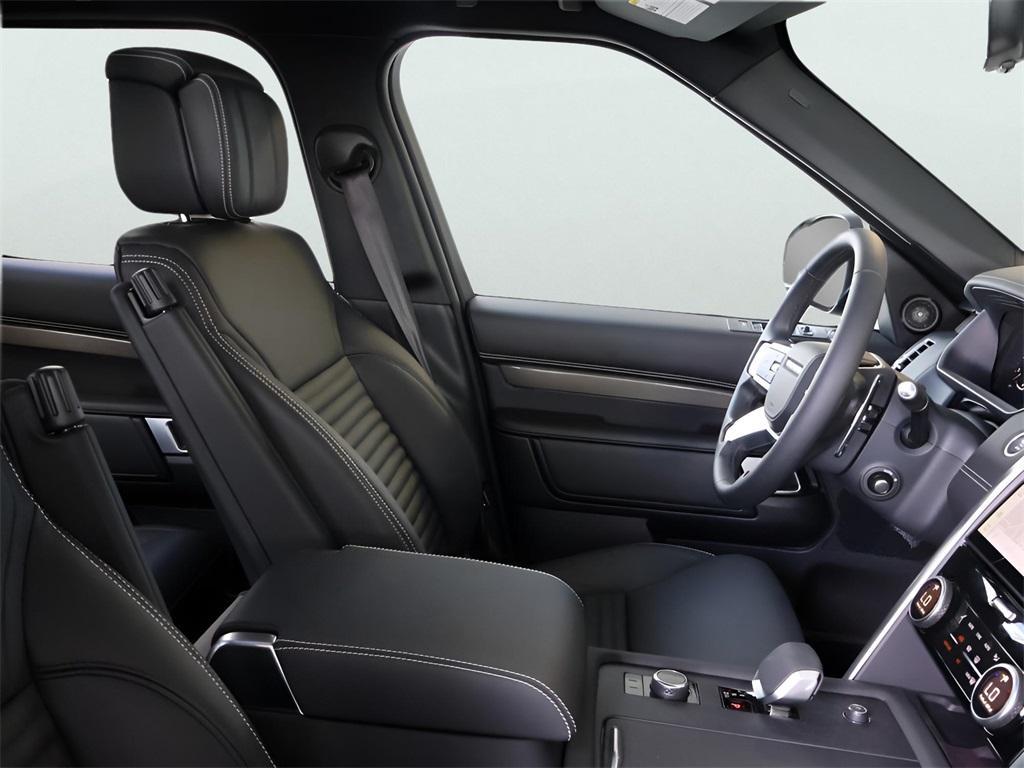 new 2025 Land Rover Discovery car, priced at $89,608
