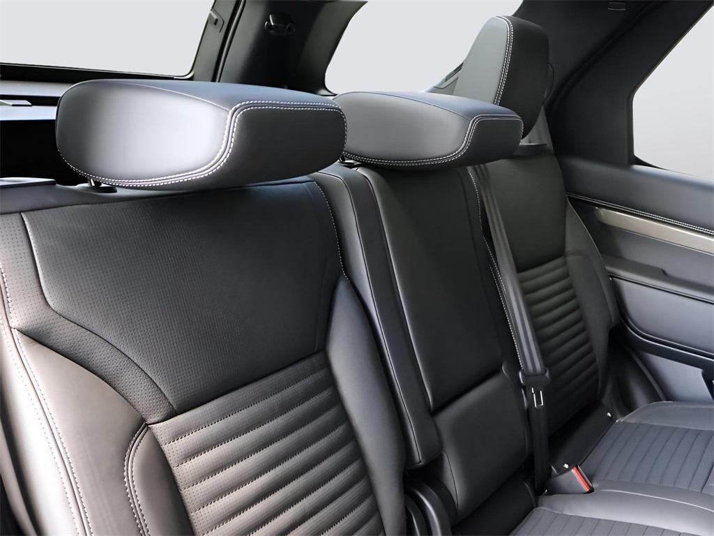 new 2025 Land Rover Discovery car, priced at $89,608