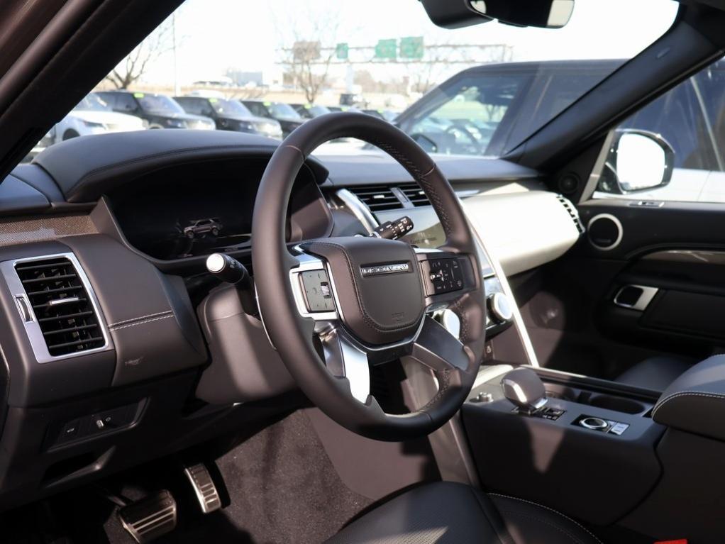 new 2025 Land Rover Discovery car, priced at $89,608