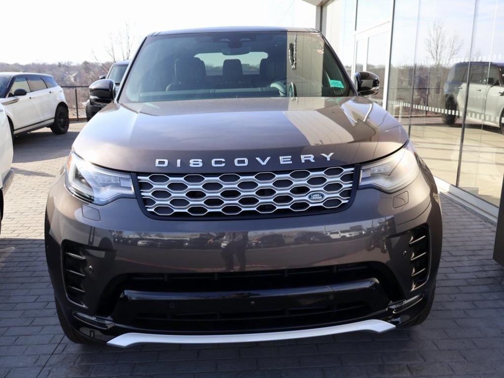 new 2025 Land Rover Discovery car, priced at $89,608