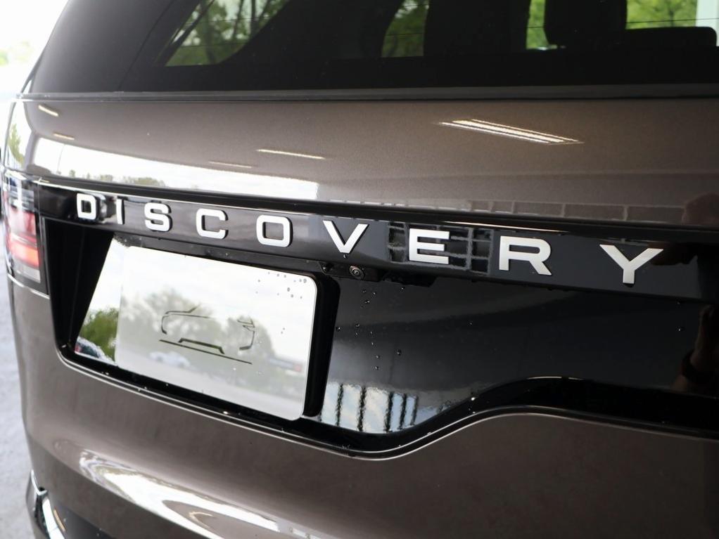 new 2025 Land Rover Discovery car, priced at $89,608