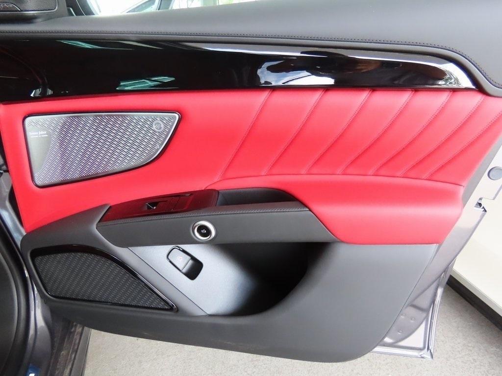 new 2024 Maserati Grecale car, priced at $93,325