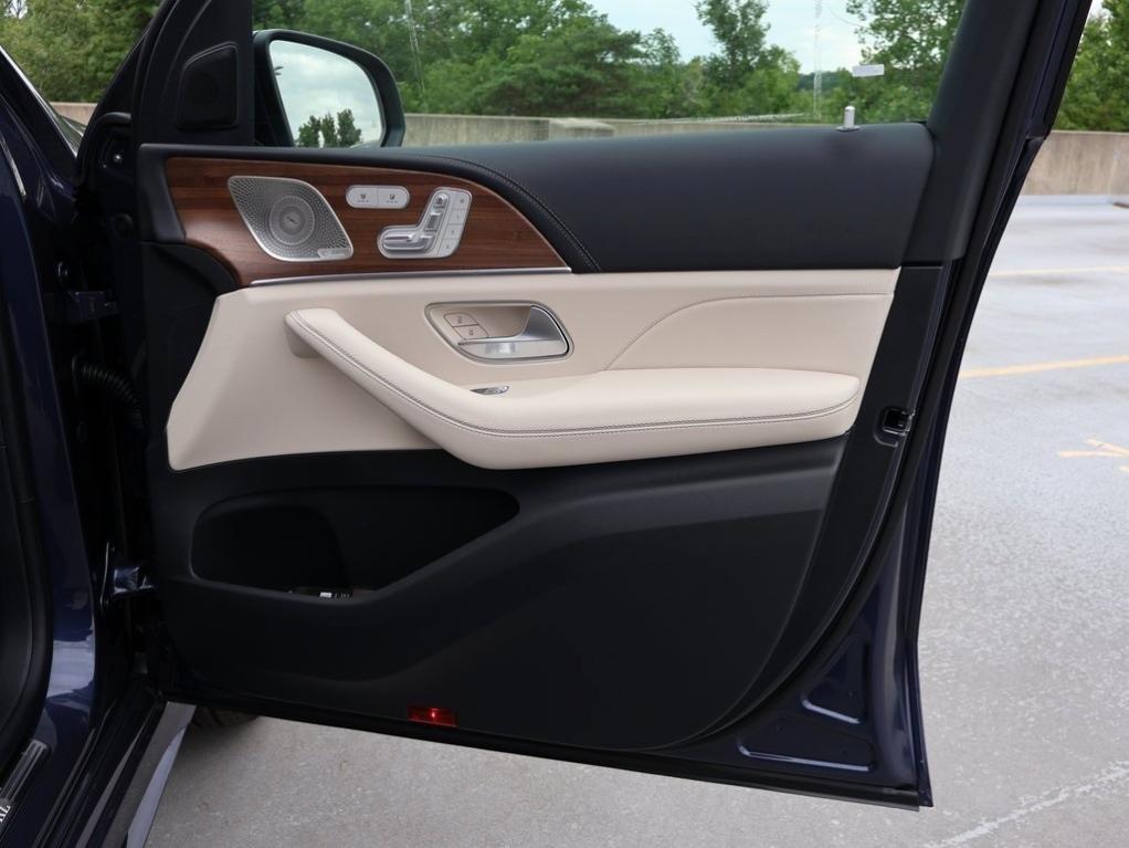 new 2025 Mercedes-Benz GLE 450 car, priced at $86,815