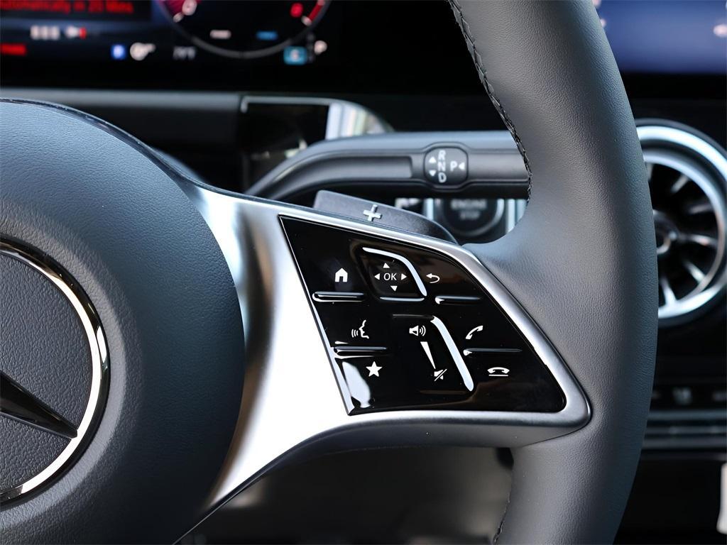 new 2025 Mercedes-Benz GLA 250 car, priced at $47,295
