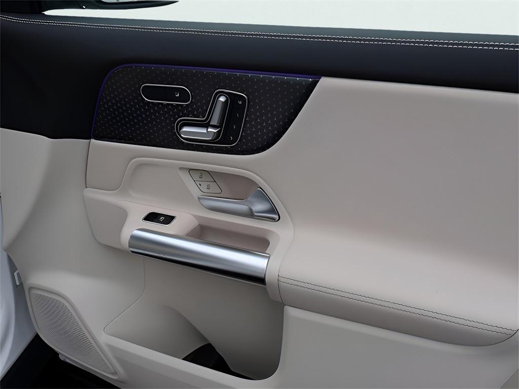 new 2025 Mercedes-Benz GLA 250 car, priced at $47,295