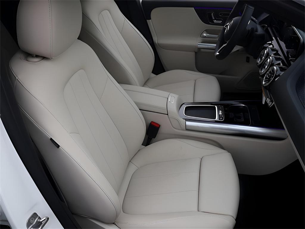 new 2025 Mercedes-Benz GLA 250 car, priced at $47,295
