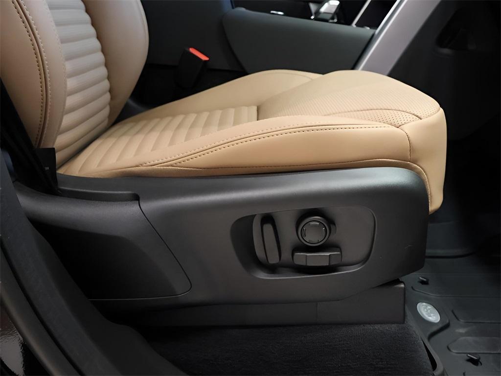 new 2025 Land Rover Discovery car, priced at $86,193