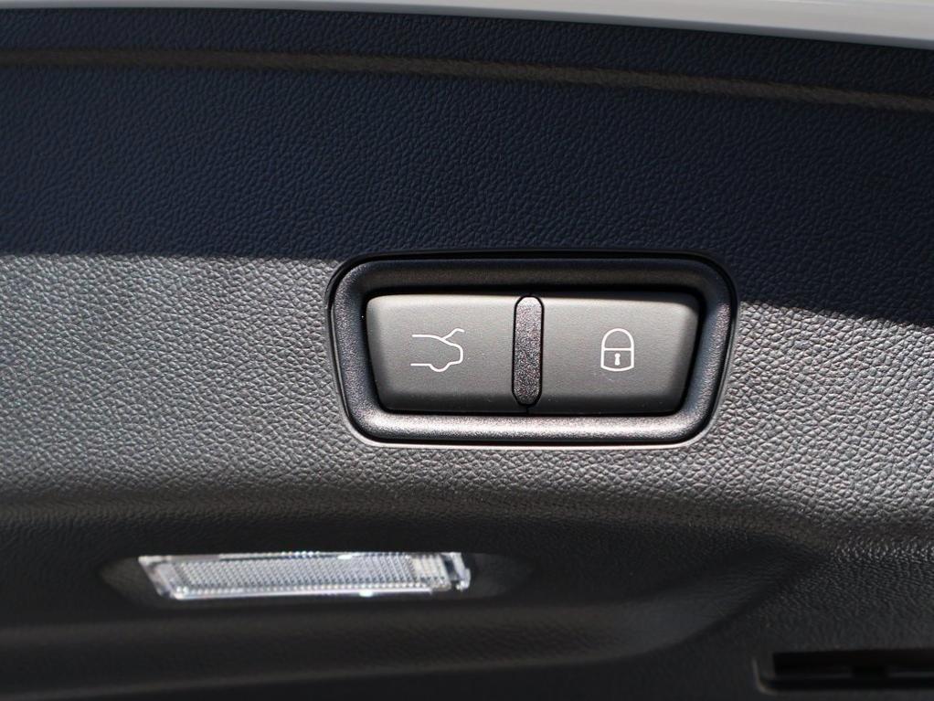 new 2025 Maserati Grecale car, priced at $82,085