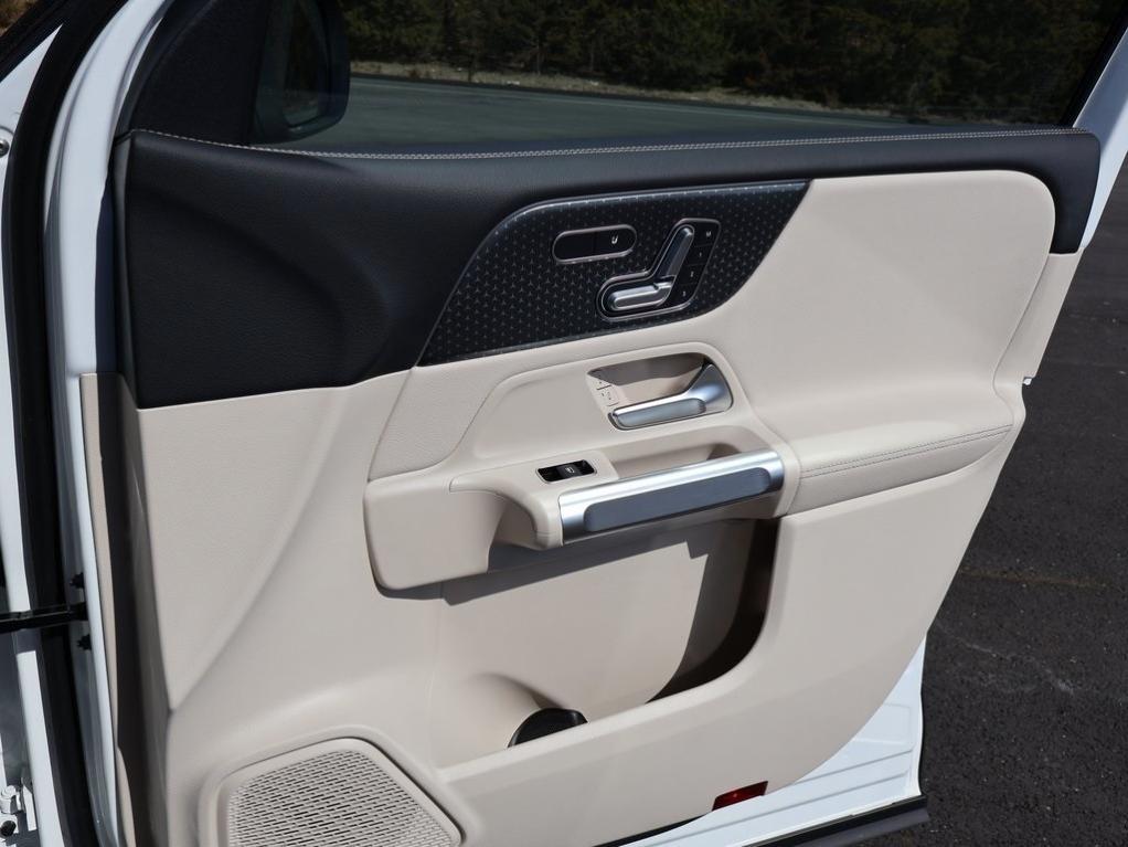 new 2025 Mercedes-Benz GLB 250 car, priced at $49,765