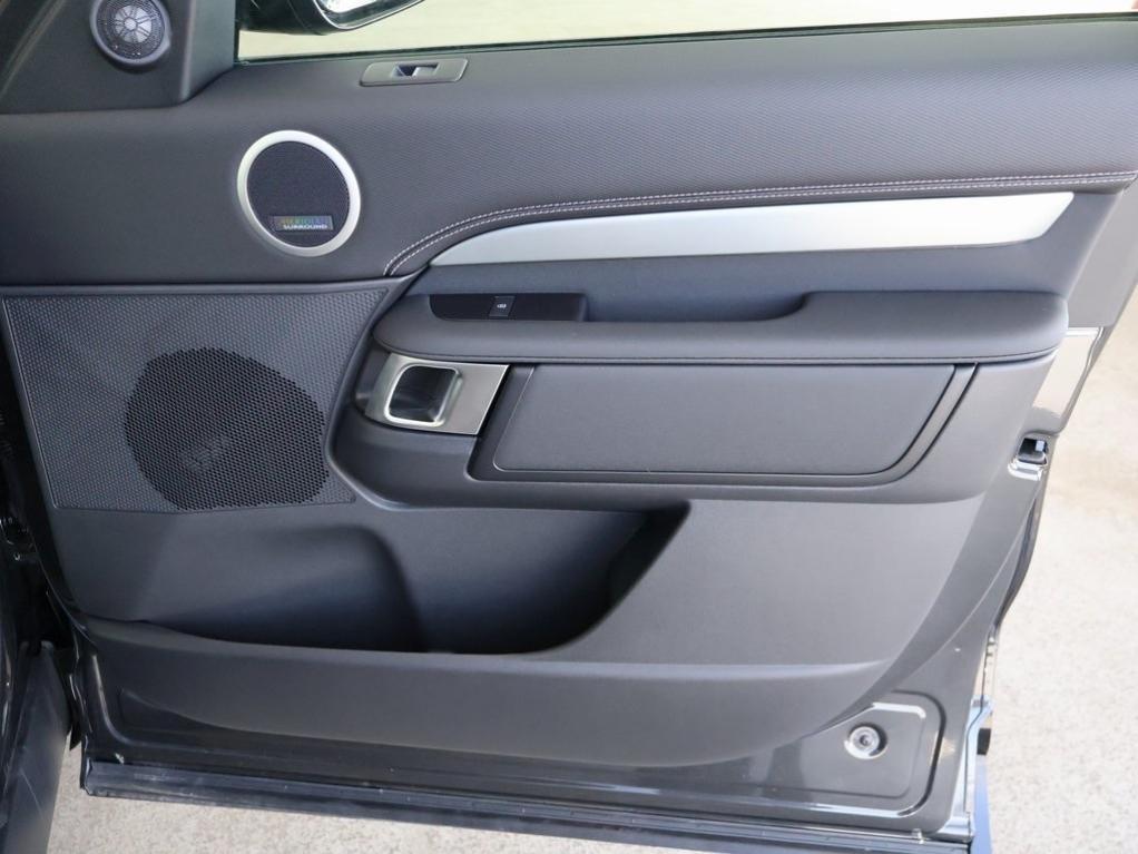 new 2025 Land Rover Discovery car, priced at $83,585