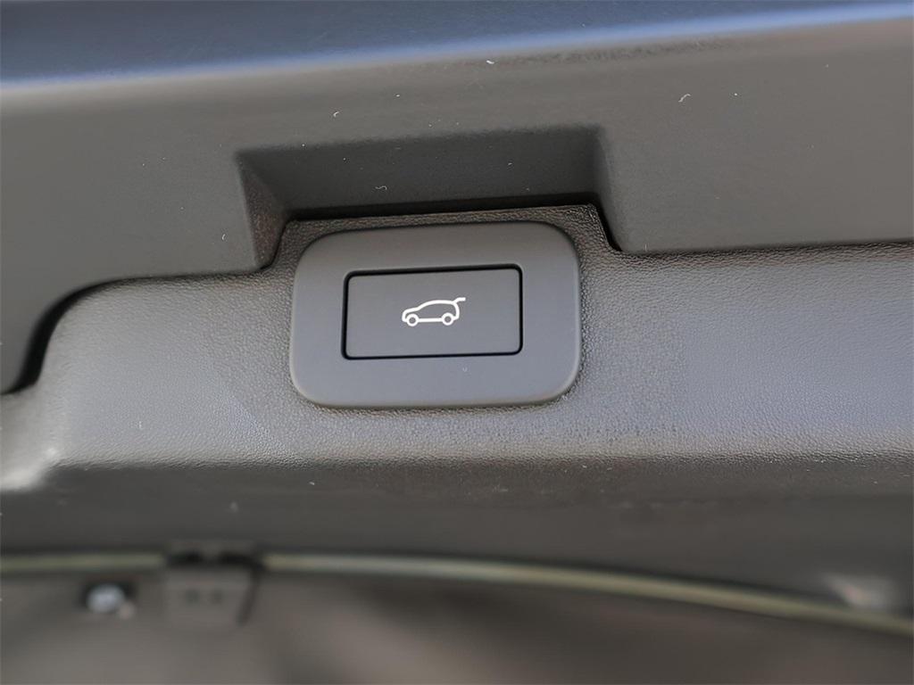 new 2025 Land Rover Discovery car, priced at $83,585
