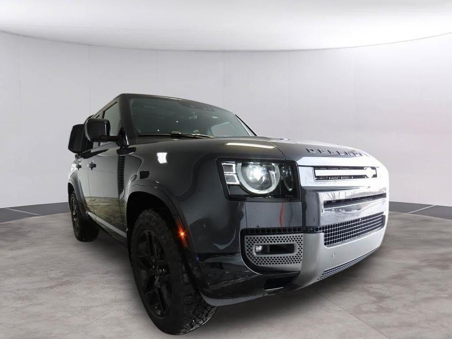 new 2024 Land Rover Discovery car, priced at $86,090