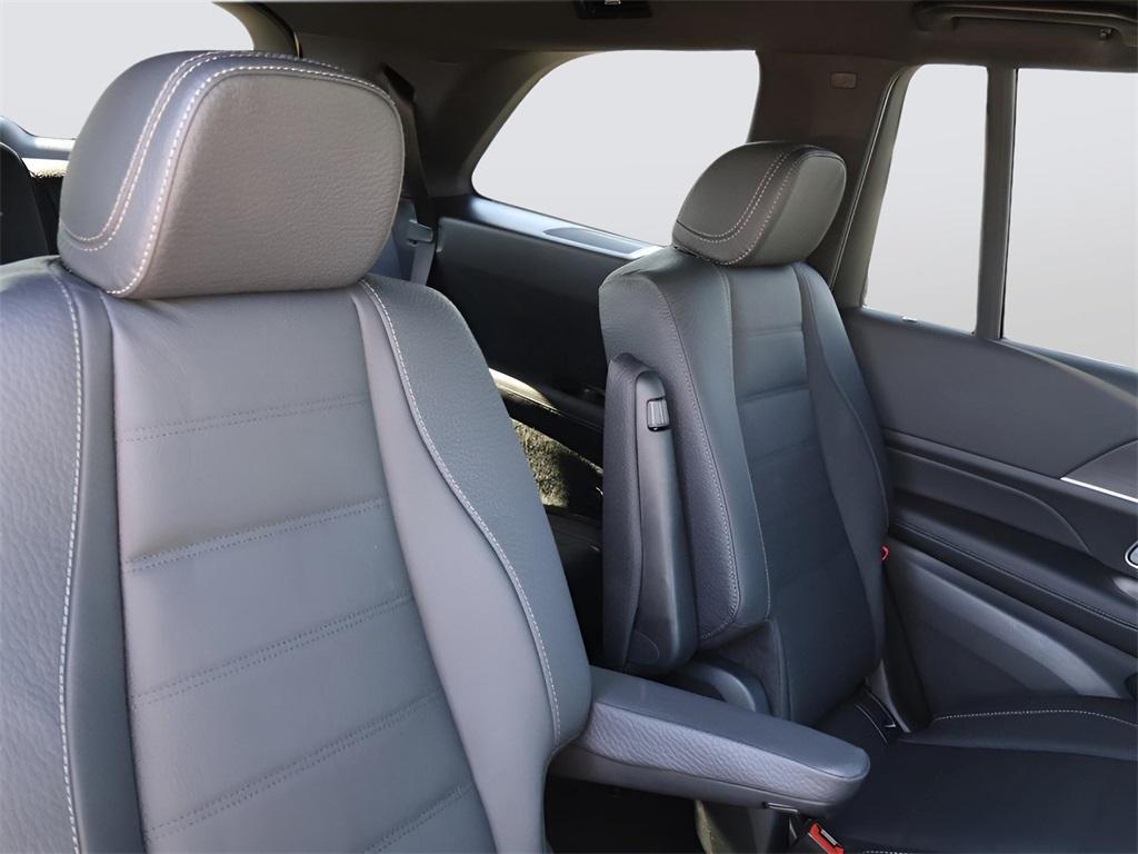 new 2025 Mercedes-Benz GLS 450 car, priced at $101,645