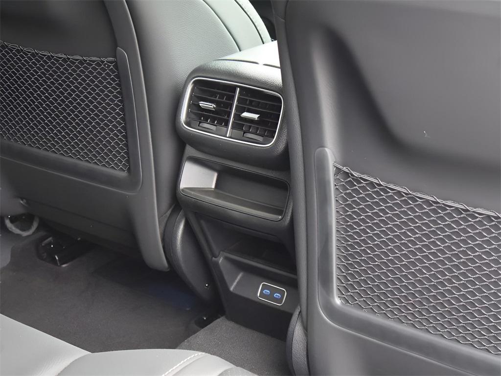 new 2025 Mercedes-Benz GLE 450 car, priced at $85,630