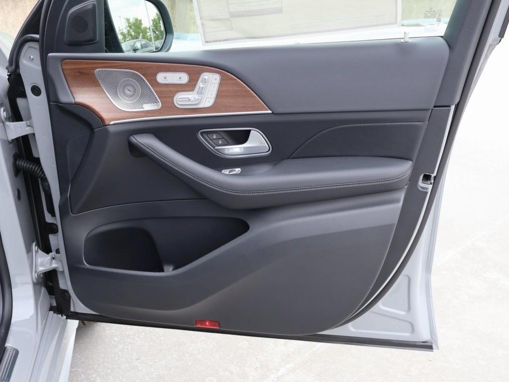 new 2025 Mercedes-Benz GLE 450 car, priced at $85,630