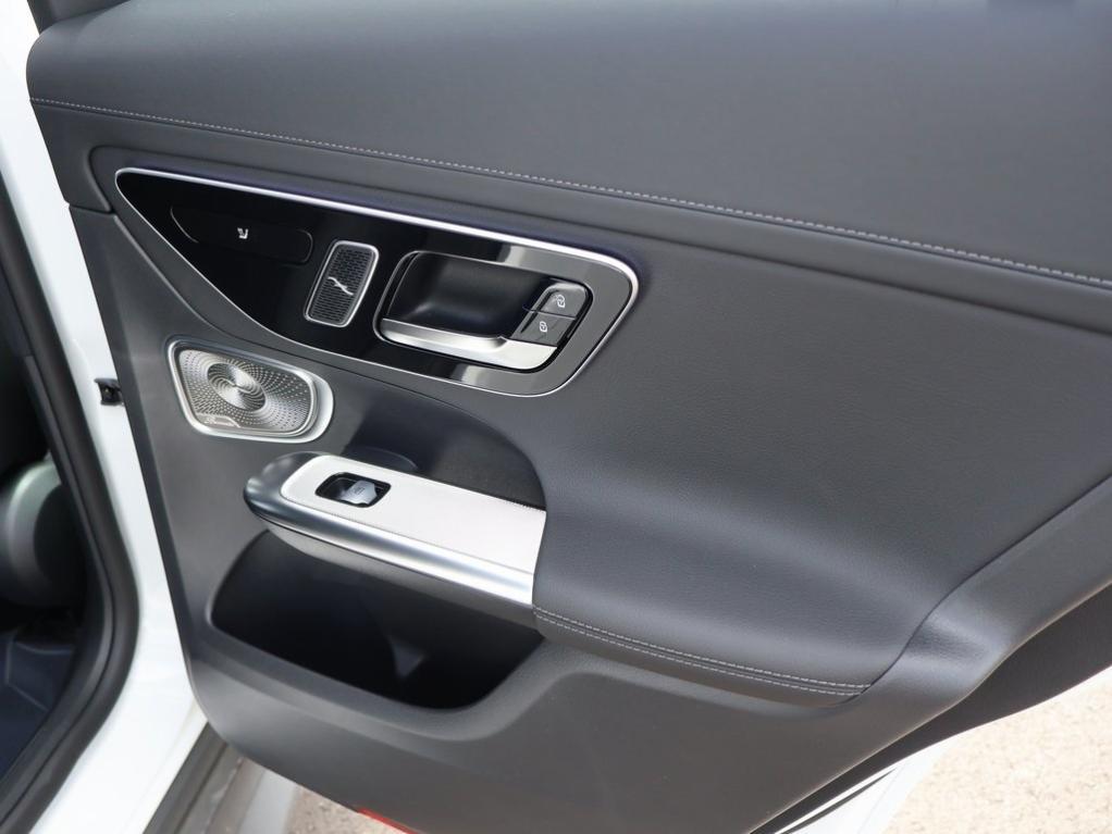 new 2025 Mercedes-Benz GLC 300 car, priced at $70,295