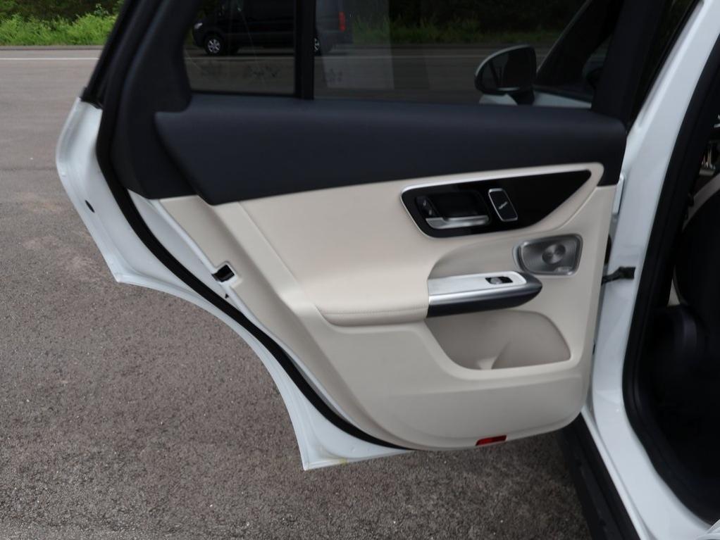 new 2025 Mercedes-Benz GLC 300 car, priced at $56,293
