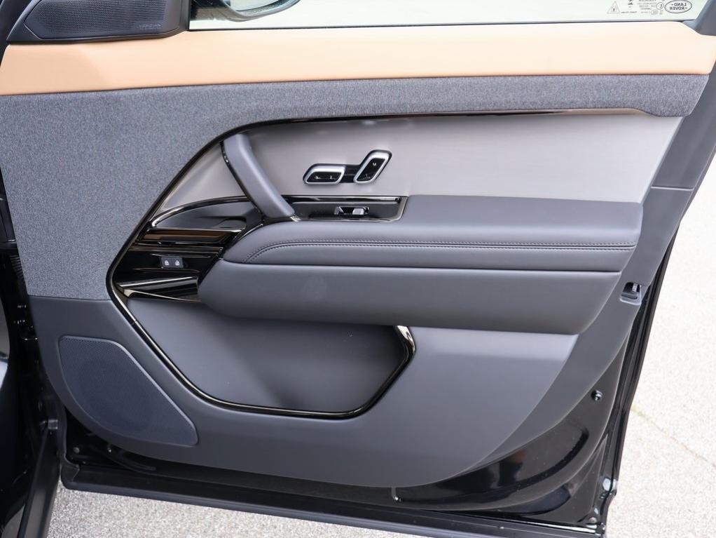 new 2025 Land Rover Range Rover Sport car, priced at $105,445