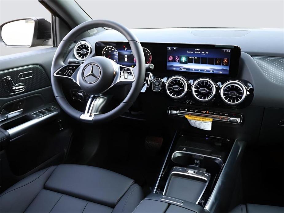 new 2025 Mercedes-Benz GLA 250 car, priced at $47,295