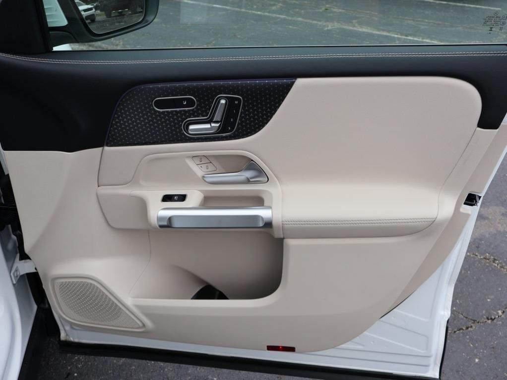 new 2025 Mercedes-Benz GLB 250 car, priced at $49,595