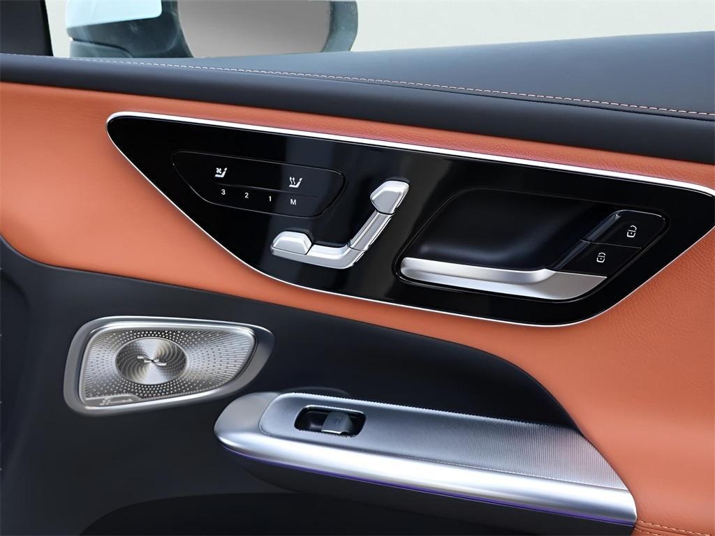 new 2025 Mercedes-Benz GLC 300 car, priced at $59,415