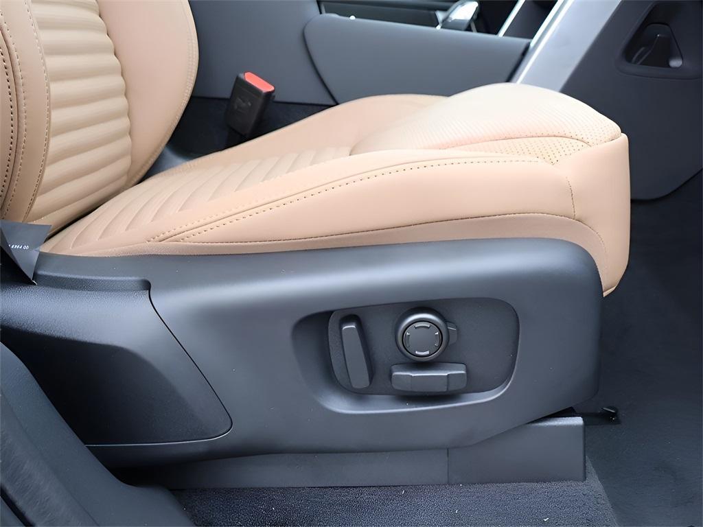 used 2025 Land Rover Discovery car, priced at $77,977