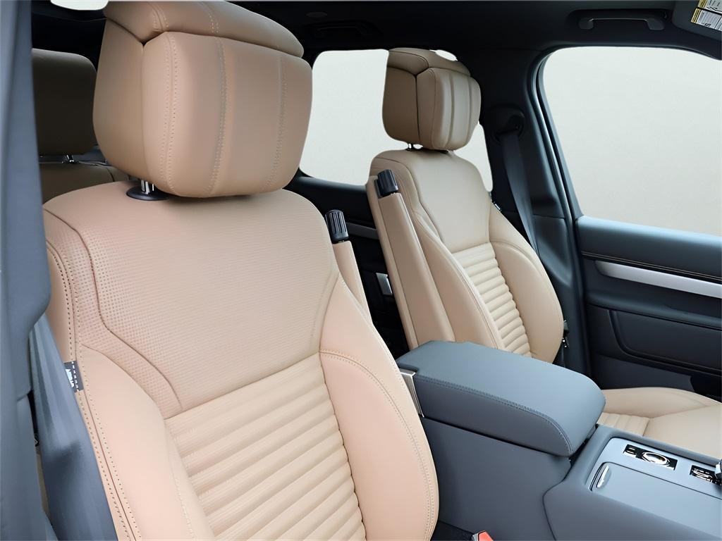 used 2025 Land Rover Discovery car, priced at $77,977