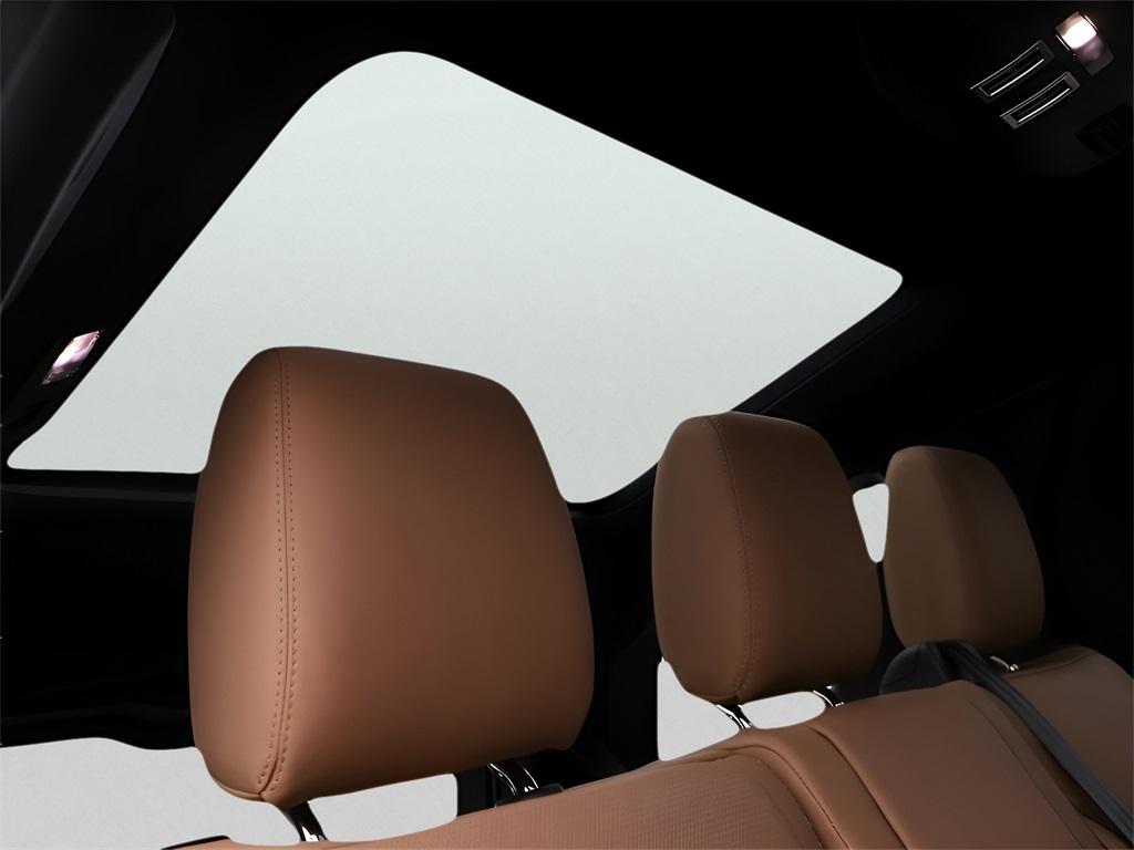 used 2025 Land Rover Discovery car, priced at $77,977
