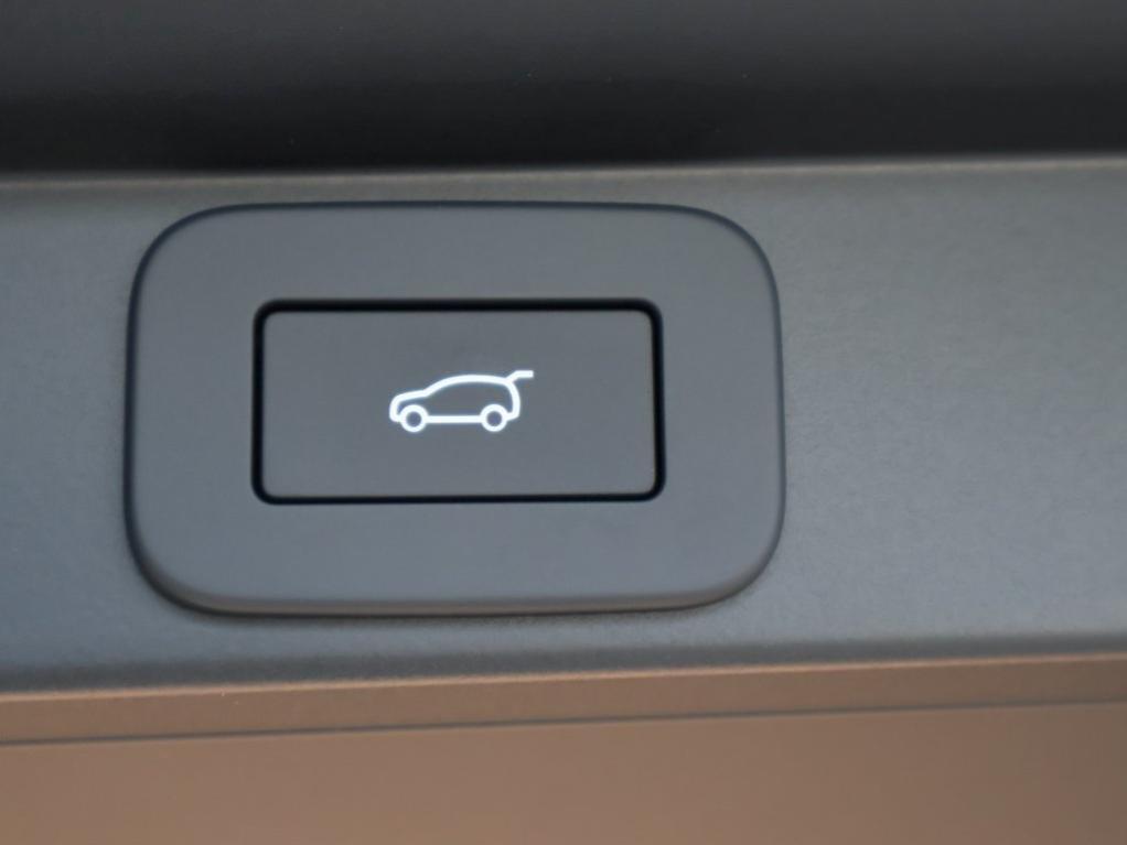 new 2025 Land Rover Range Rover car, priced at $142,930