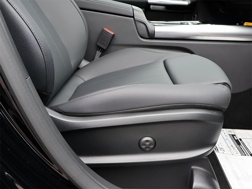 new 2025 Mercedes-Benz GLA 250 car, priced at $47,295