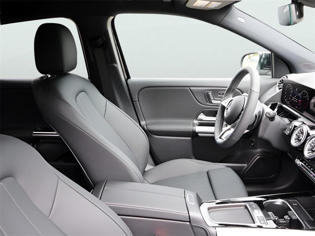new 2025 Mercedes-Benz GLA 250 car, priced at $47,295