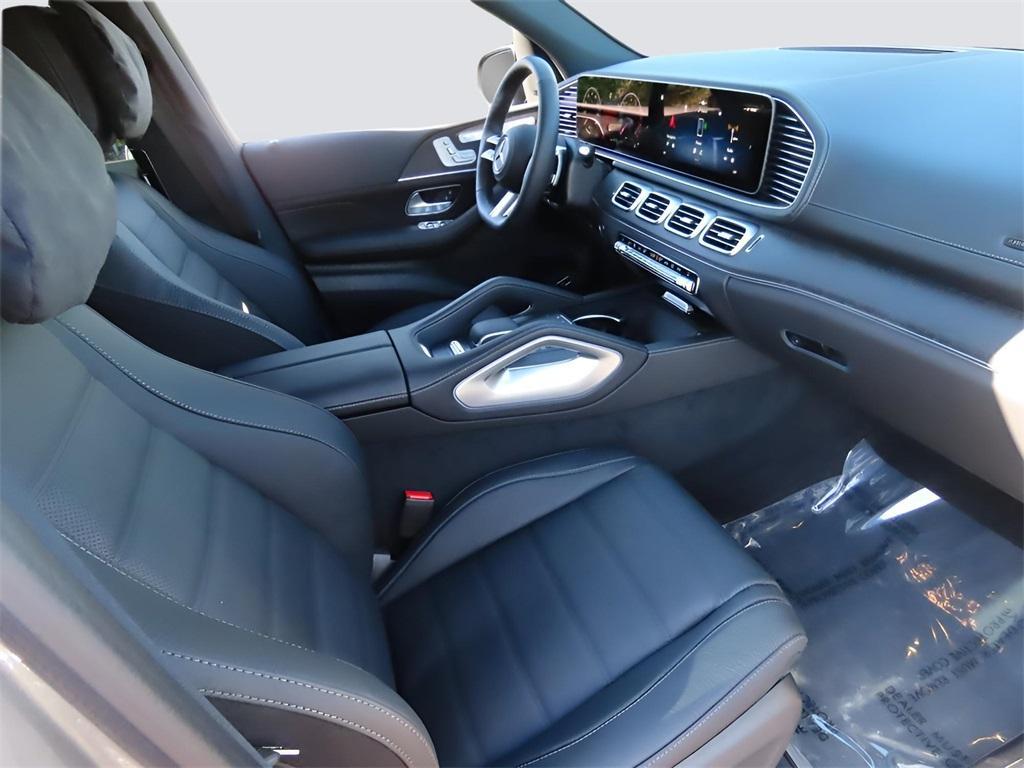 new 2025 Mercedes-Benz GLS 450 car