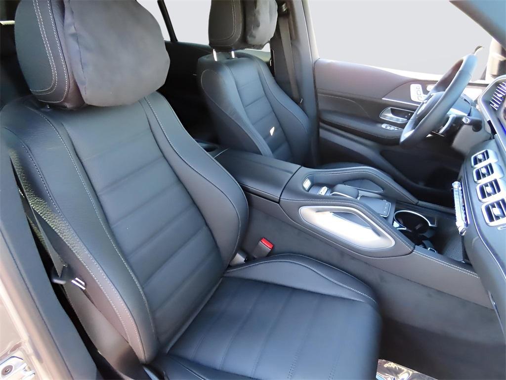 new 2025 Mercedes-Benz GLS 450 car