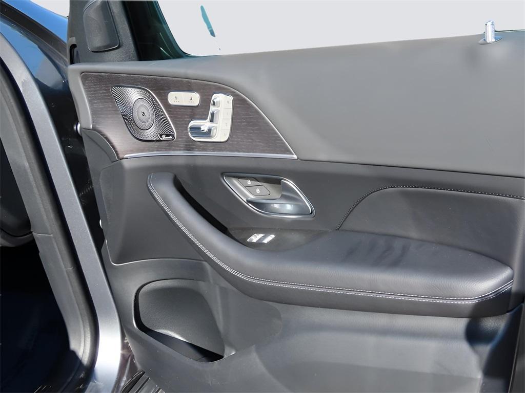 new 2025 Mercedes-Benz GLS 450 car