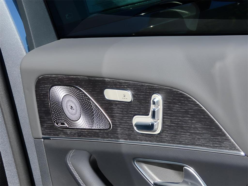 new 2025 Mercedes-Benz GLS 450 car