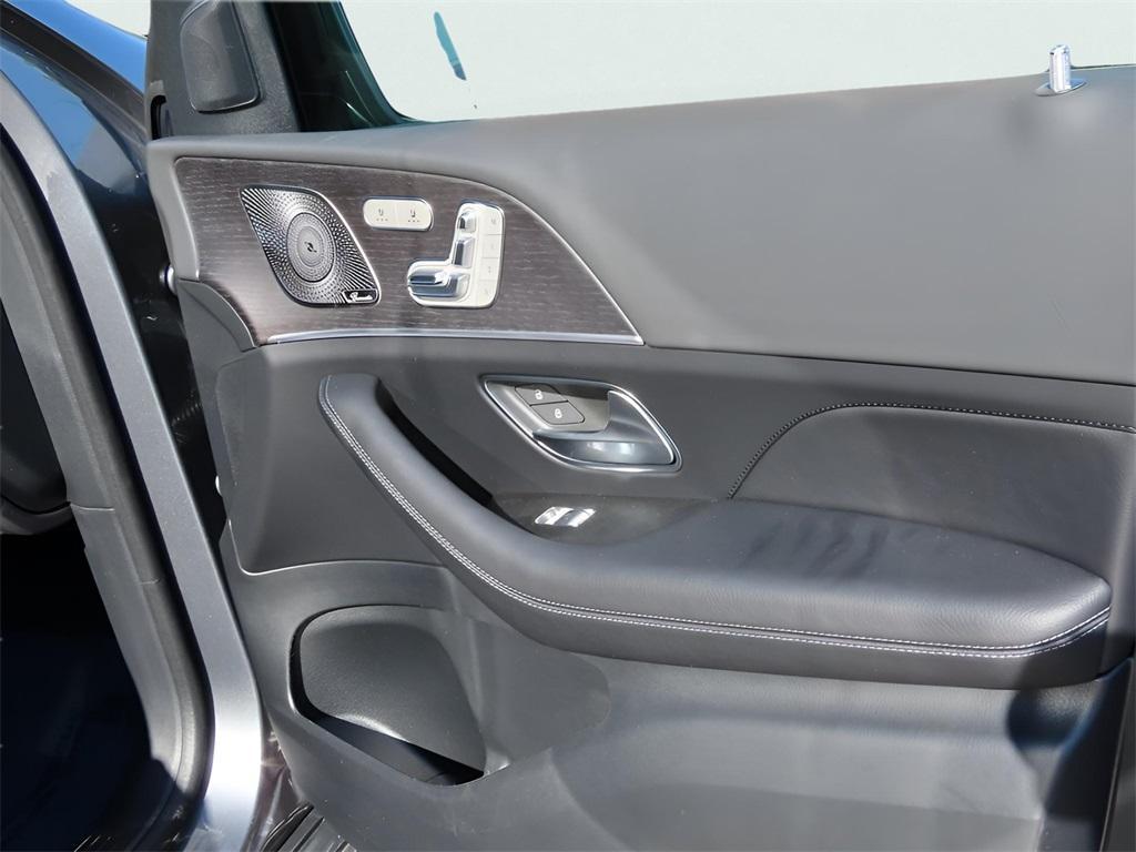 new 2025 Mercedes-Benz GLS 450 car