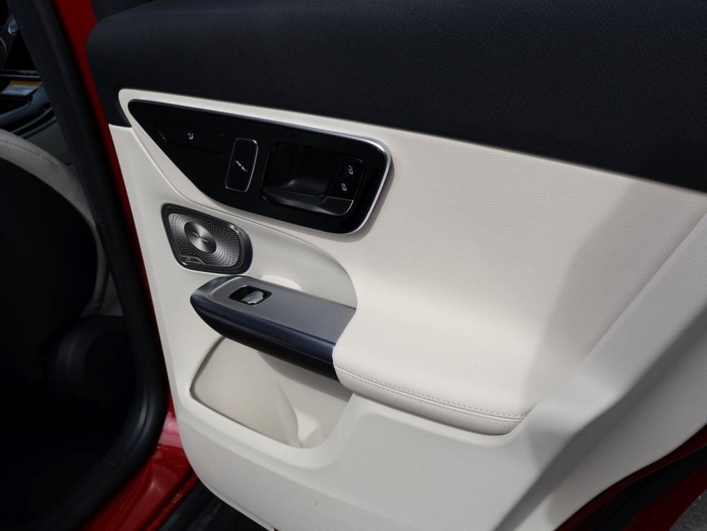 new 2025 Mercedes-Benz GLC 350e car, priced at $71,735