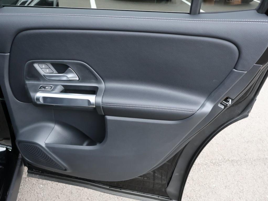 new 2025 Mercedes-Benz GLB 250 car, priced at $49,595