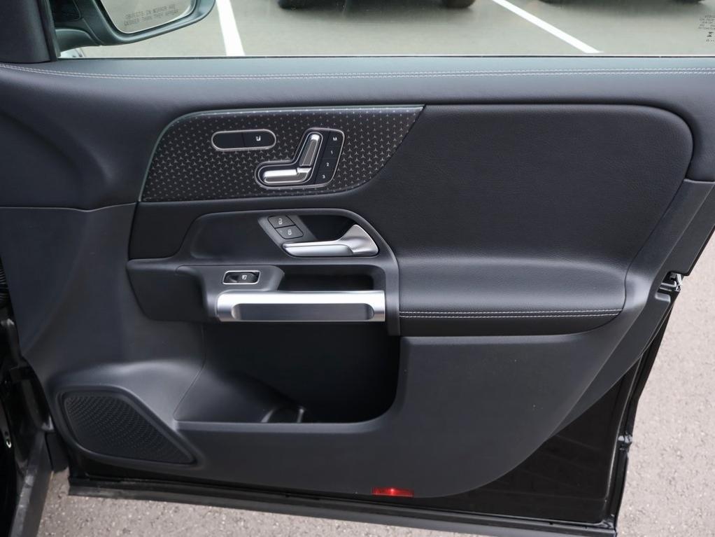 new 2025 Mercedes-Benz GLB 250 car, priced at $49,595