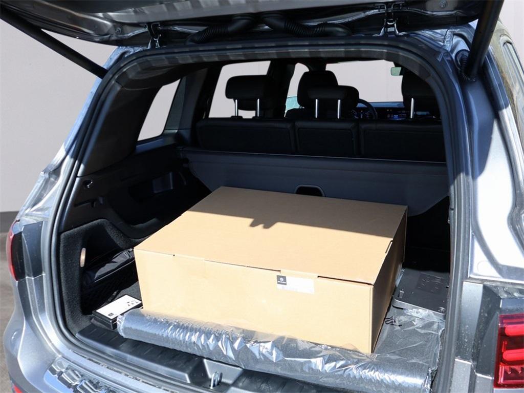 new 2025 Mercedes-Benz GLB 250 car, priced at $54,100