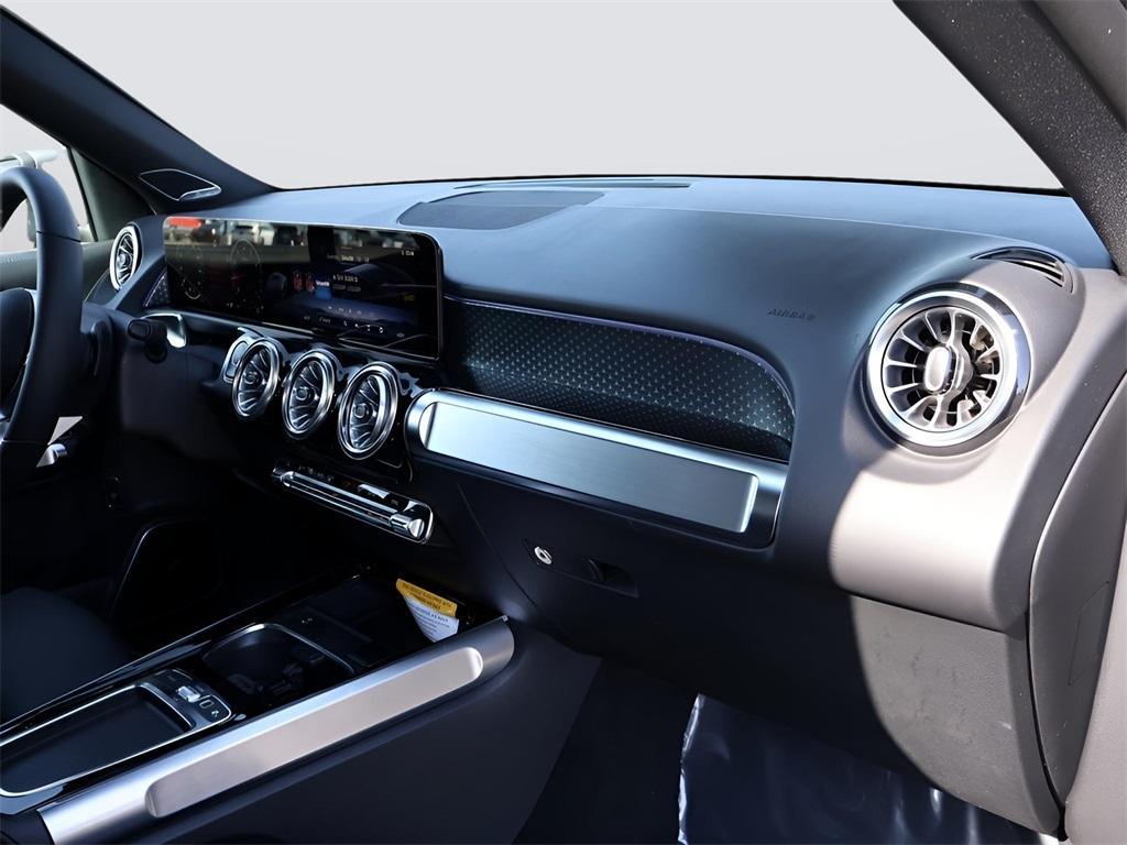 new 2025 Mercedes-Benz GLB 250 car, priced at $54,100