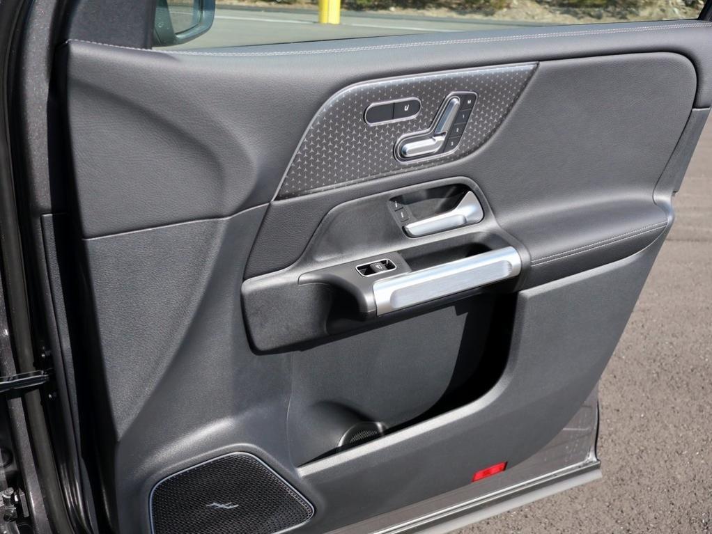 new 2025 Mercedes-Benz GLB 250 car, priced at $54,100