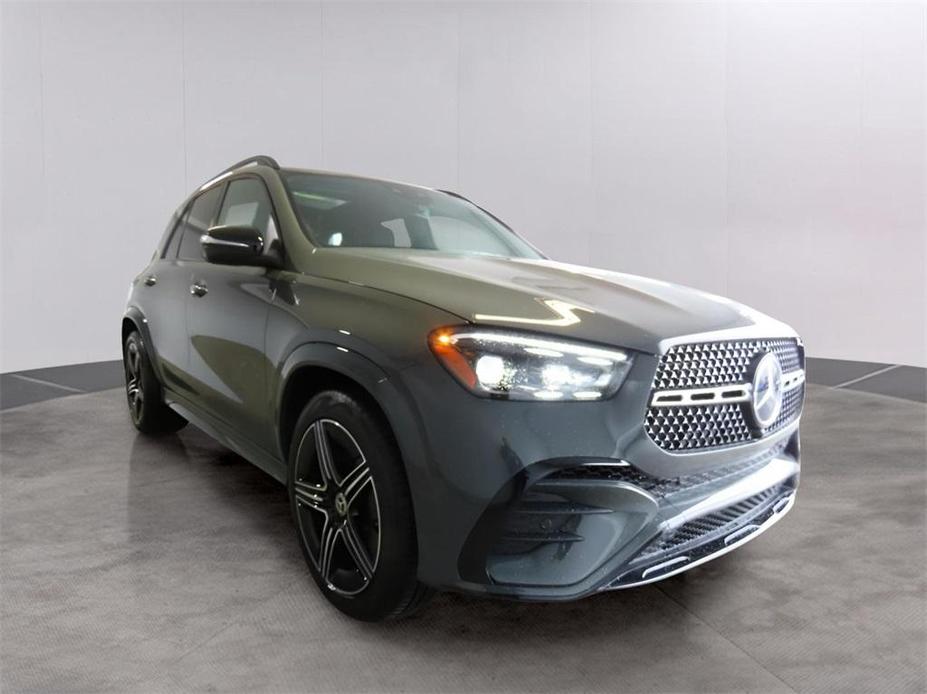 new 2025 Mercedes-Benz GLE 580 car, priced at $111,305