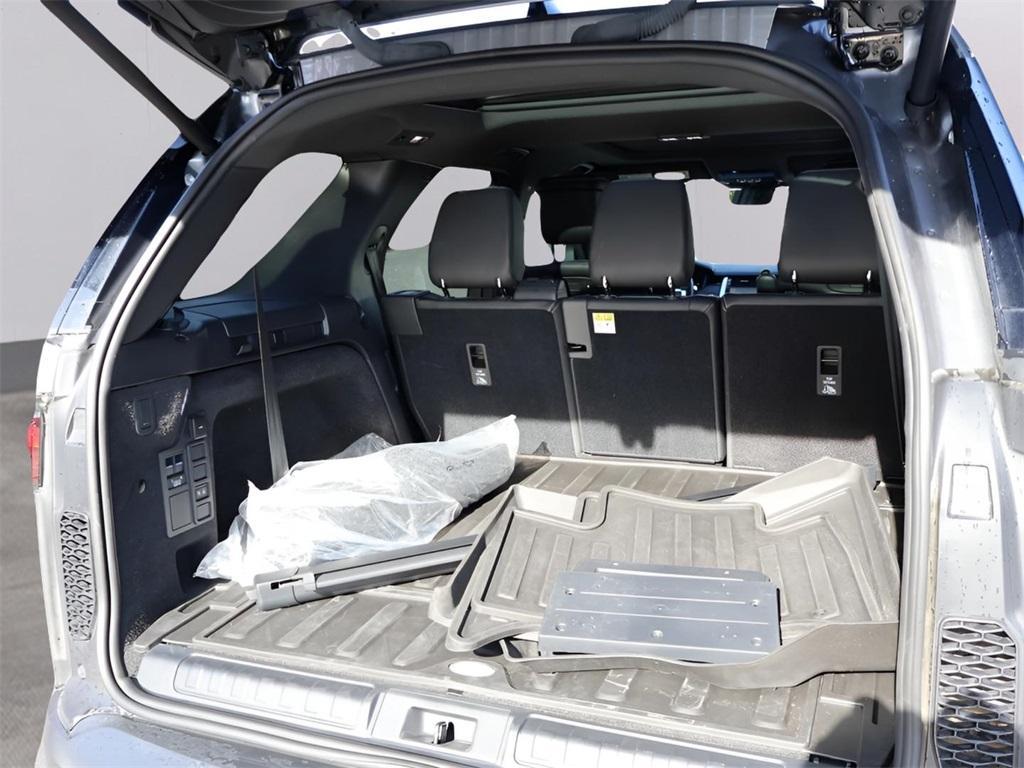 used 2025 Land Rover Discovery car, priced at $56,977