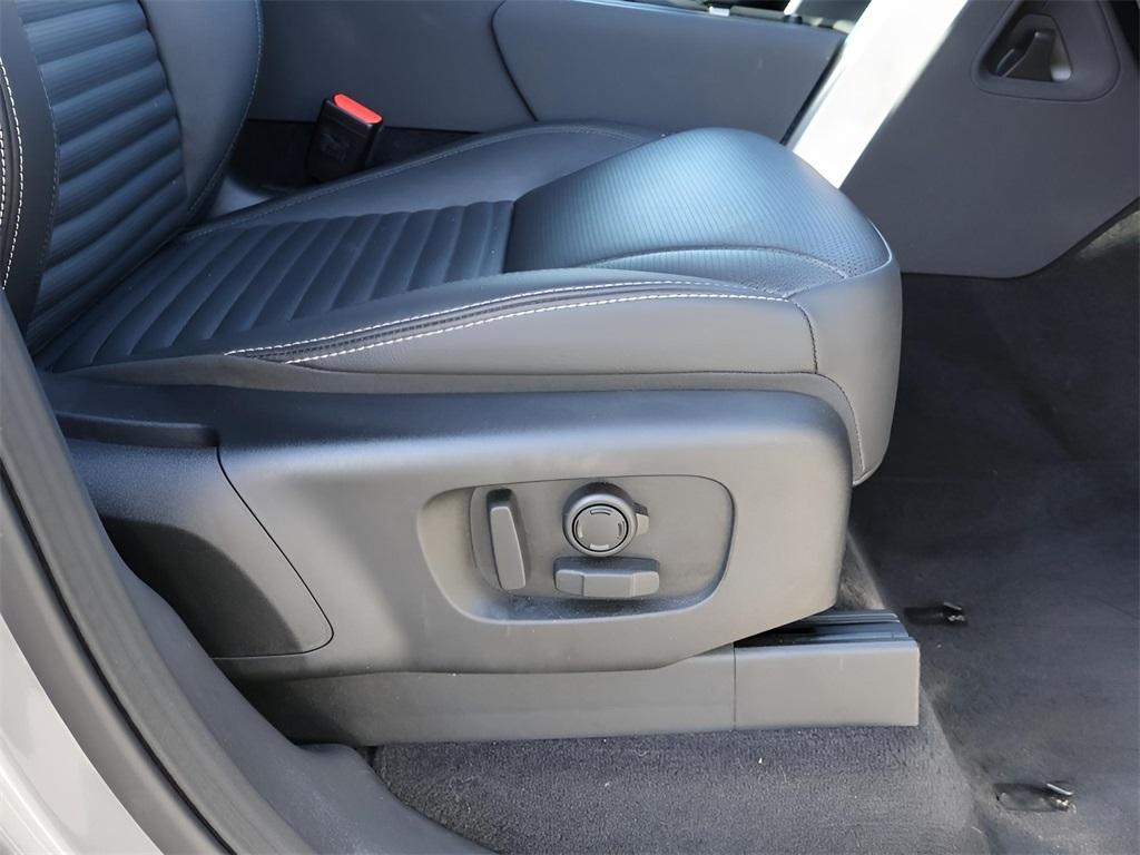 used 2025 Land Rover Discovery car, priced at $56,977