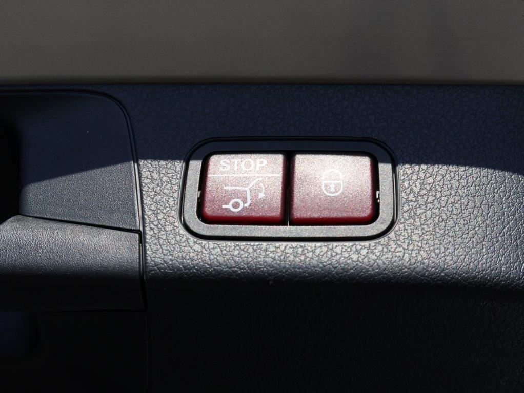 used 2020 Mercedes-Benz GLB 250 car, priced at $25,490