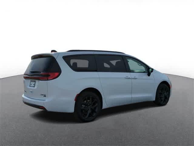 new 2024 Chrysler Pacifica car, priced at $50,124